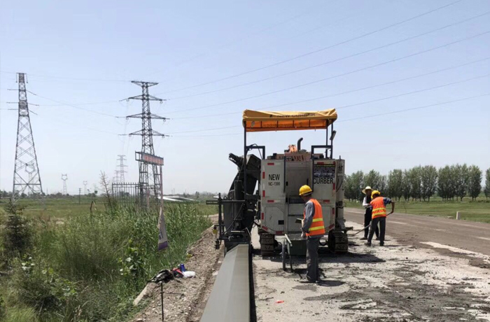 The shoulder of NC-1300 in Zhangye, Gansu Province